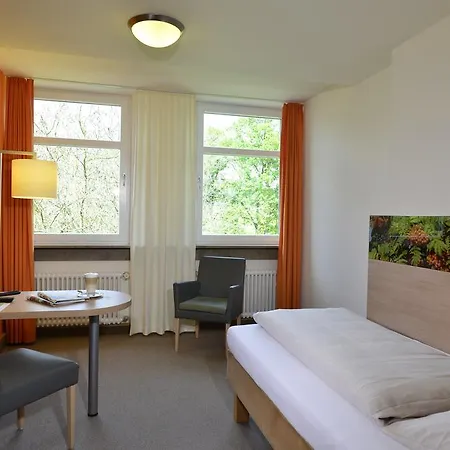 Tagungszentrum Schmerlenbach ホテル ヘースバッハ