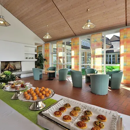 ホテル Tagungszentrum Schmerlenbach ヘースバッハ
