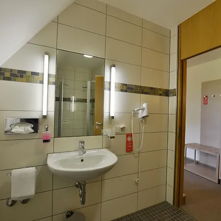 Tagungszentrum Schmerlenbach ホテル ヘースバッハ